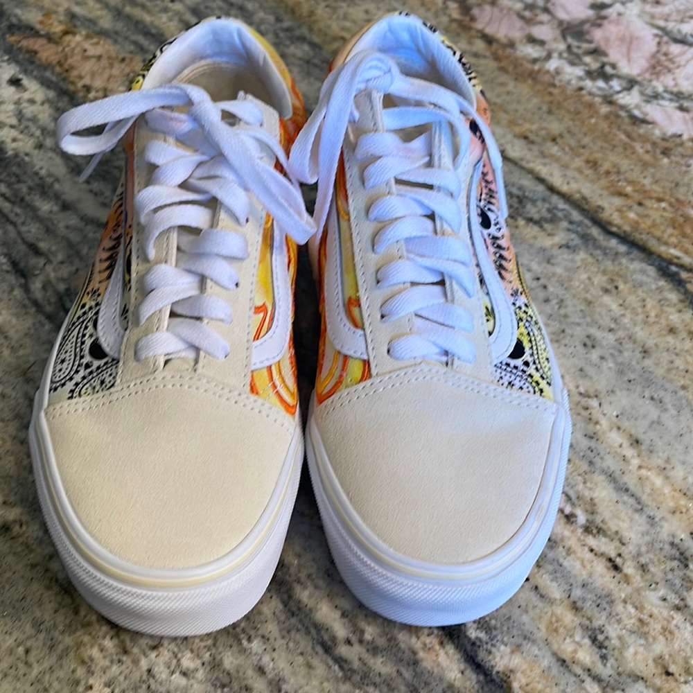 Vans ( Bandana Flame ) Tidy/Orange Sneakers Off the Wall NWB - Picture 2 of 8